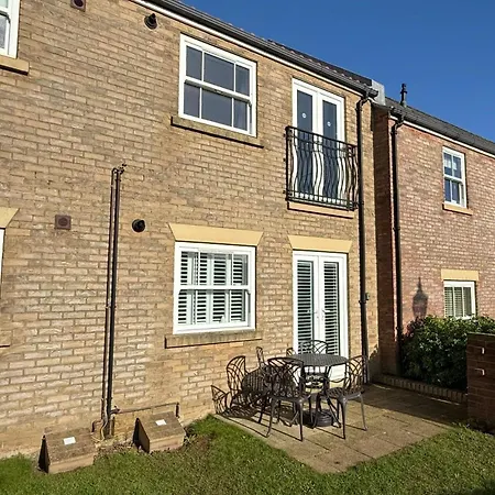 Terris Retreat - Part Of The The Bay Village With Pool, Gym And Direct Access, Pub, Restaurant, Tennis And Meadows Walks