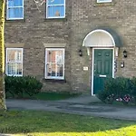 Terris Retreat - Part Of The The Bay Village With Pool, Gym And Direct Access, Pub, Restaurant, Tennis And Meadows Walks *