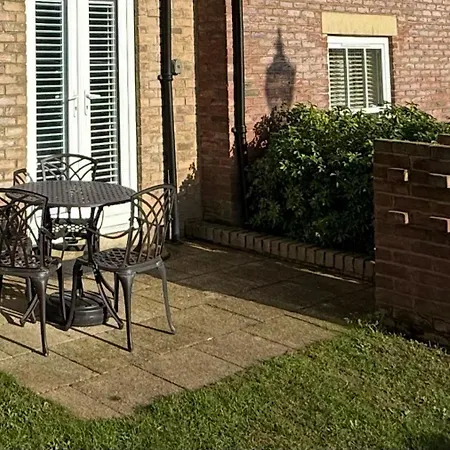 Terris Retreat - Part Of The The Bay Village With Pool, Gym And Direct Access, Pub, Restaurant, Tennis And Meadows Walks *