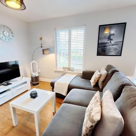 Terris Retreat - Part Of The The Bay Village With Pool, Gym And Direct Access, Pub, Restaurant, Tennis And Meadows Walks