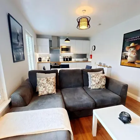 Terris Retreat - Part Of The The Bay Village With Pool, Gym And Direct Access, Pub, Restaurant, Tennis And Meadows Walks 度假居