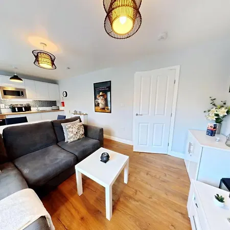 Terris Retreat - Part Of The The Bay Village With Pool, Gym And Direct Access, Pub, Restaurant, Tennis And Meadows Walks