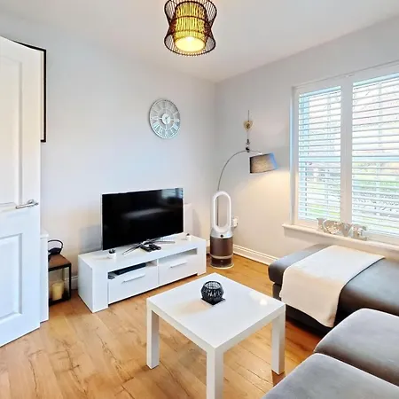 Terris Retreat - Part Of The The Bay Village With Pool, Gym And Direct Access, Pub, Restaurant, Tennis And Meadows Walks 度假居 *