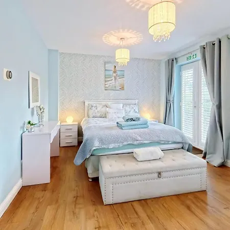 Terris Retreat - Part Of The The Bay Village With Pool, Gym And Direct Access, Pub, Restaurant, Tennis And Meadows Walks * 法利