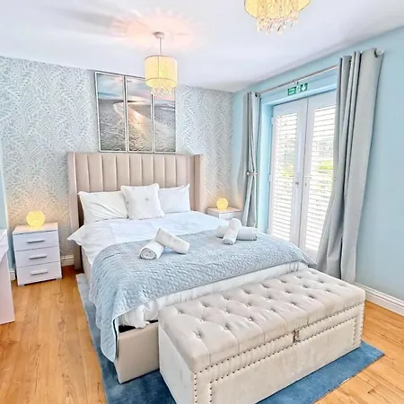 Terris Retreat - Part Of The The Bay Village With Pool, Gym And Direct Access, Pub, Restaurant, Tennis And Meadows Walks 法利