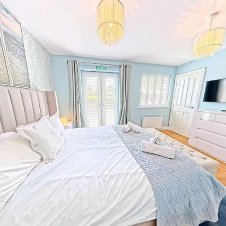 Terris Retreat - Part Of The The Bay Village With Pool, Gym And Direct Access, Pub, Restaurant, Tennis And Meadows Walks 度假居 *