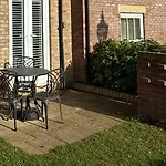 Terris Retreat - Part Of The The Bay Village With Pool, Gym And Direct Access, Pub, Restaurant, Tennis And Meadows Walks *