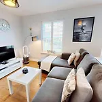 Terris Retreat - Part Of The The Bay Village With Pool, Gym And Direct Access, Pub, Restaurant, Tennis And Meadows Walks