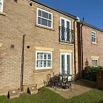 Terris Retreat - Part Of The The Bay Village With Pool, Gym And Direct Access, Pub, Restaurant, Tennis And Meadows Walks