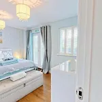 Terris Retreat - Part Of The The Bay Village With Pool, Gym And Direct Access, Pub, Restaurant, Tennis And Meadows Walks * Filey