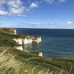 Terris Retreat - Part Of The The Bay Village With Pool, Gym And Direct Access, Pub, Restaurant, Tennis And Meadows Walks