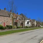 Terris Retreat - Part Of The The Bay Village With Pool, Gym And Direct Access, Pub, Restaurant, Tennis And Meadows Walks