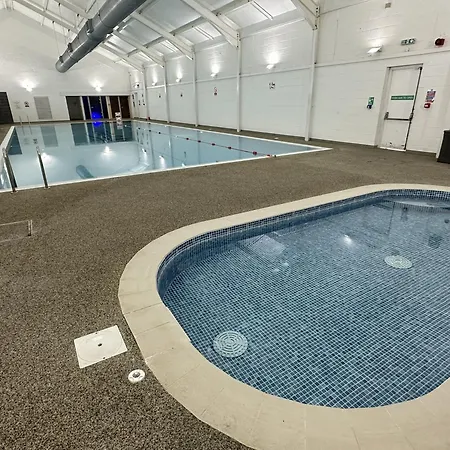 Terris Retreat - Part Of The The Bay Village With Pool, Gym And Direct Access, Pub, Restaurant, Tennis And Meadows Walks *